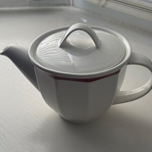 Villeroy & Boch White Teapot with Red Trim🔥🔥